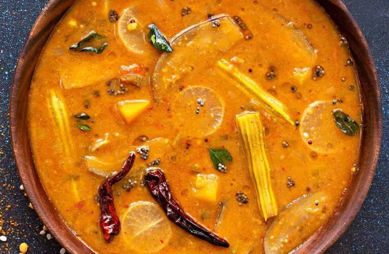 घर पर बनाएं टेस्टी और मसालेदार सांभर, हर कोई उंगलियां चाटता रह जाएगा