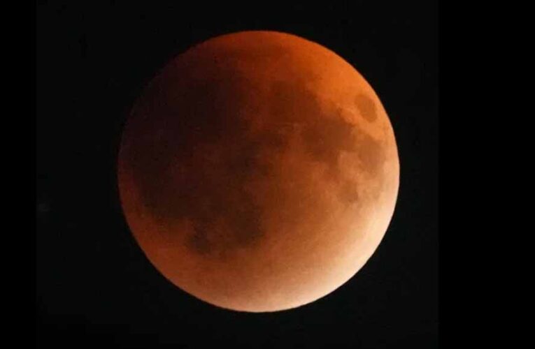 ग्रहण  के बाद घर की शुद्धि कैसे करें? मंदिर से किचन तक जानें सही नियम