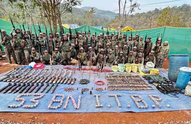 सुरक्षाबलों की बड़ी कार्रवाई, नक्सली डंप से भारी मात्रा में हथियार बरामद