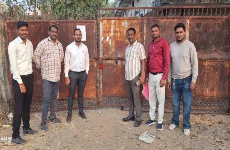 बकाया संपत्ति कर पर निगम का शिकंजा, व्यावसायिक परिसरों में तालाबंदी