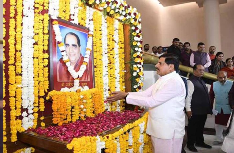 मुख्यमंत्री डॉ. यादव ने विधानसभा के पूर्व अध्यक्ष स्व. शुक्ल की जयंती पर किया नमन