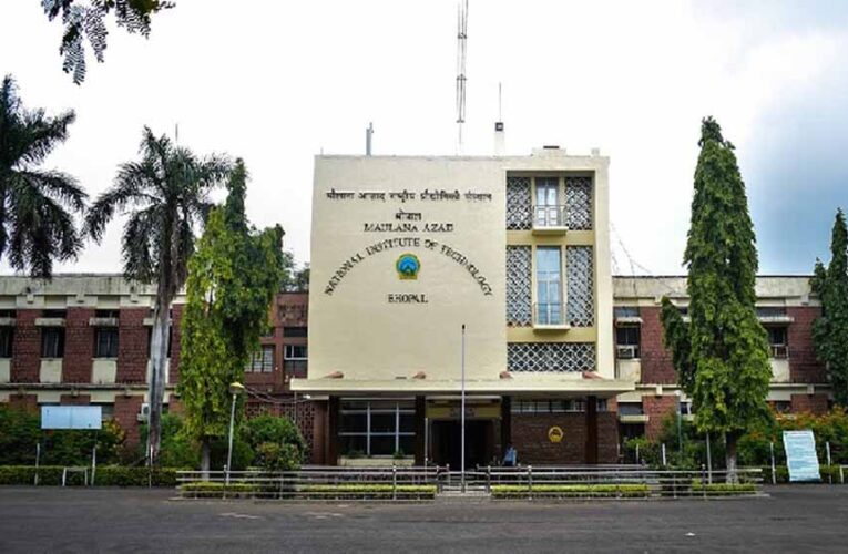 मैनिट के विद्यार्थियों को सायबर क्राइम से किया जागरूक