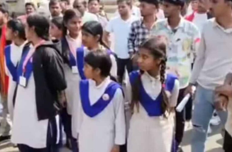 वार्डन पर आरोप: हॉस्टल में लड़कियों से बाइबिल पढ़वाने का मामला, राम-राम और सूर्य नमस्कार पर पाबंदी