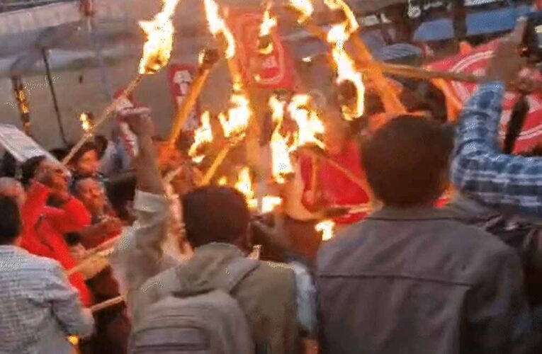 लेबर लॉ के खिलाफ हड़ताल का असर मिला-जुला, जबलपुर-इटारसी में बाजार और स्कूल खुले; सरकारी कर्मचारी सांकेतिक प्रदर्शन