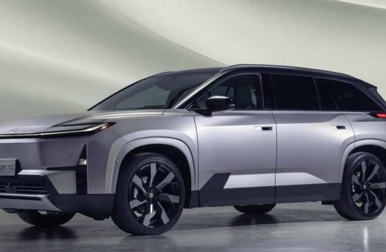 Toyota की पहली 3-रो इलेक्ट्रिक SUV लॉन्च, भारत में एंट्री की संभावना