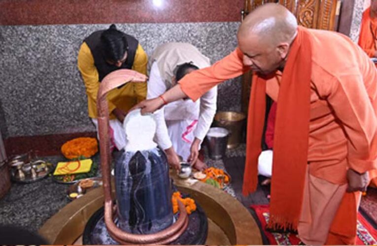 मुख्यमंत्री ने रुद्राभिषेक-जलाभिषेक कर की प्रदेशवासियों के सुखमय जीवन की प्रार्थना