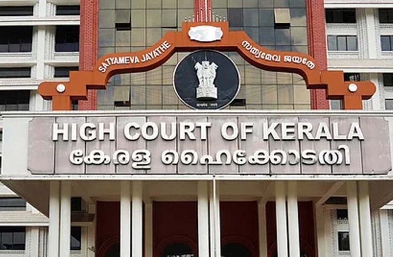 कर्मचारी का इस्तीफा नामंजूर करना बंधुआ मजदूरी के समान, HC ने आर्टिकल 23 का उल्लंघन बताया  हाईकोर्ट का बड़ा फैसला: इस्तीफा नामंजूर करना कानून के खिलाफ, बंधुआ मजदूरी की तरह माना  HC ने कहा—कर्मचारी का इस्तीफा रोकना आर्टिकल 23 का उल्लंघन, बंधुआ मजदूरी जैसा है व्यवहार