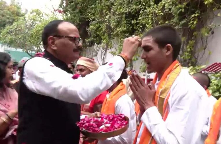 शंकराचार्य विवाद के बीच डिप्टी CM ब्रजेश पाठक का बड़ा कदम, 101 बटुकों का सम्मान कर दिया संदेश