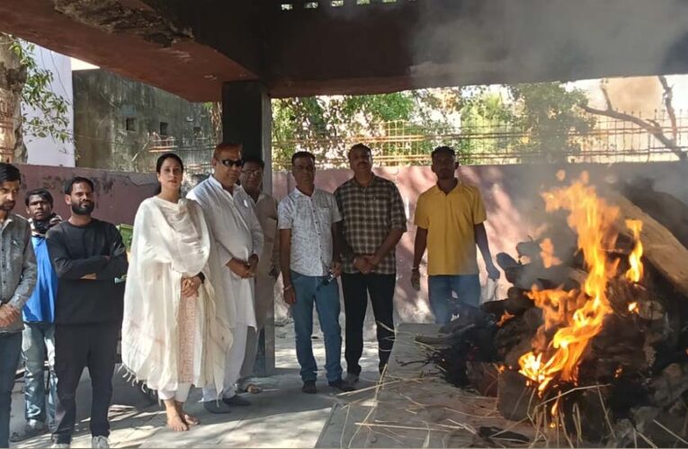 मानवीय मूल्यों को पुनर्जीवित करती ‘सेवा एक नई पहल’ — अंतिम संस्कार में निभाया सामाजिक दायित्व