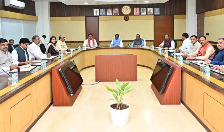 CM साय की अध्यक्षता में कैबिनेट बैठक शुरू, अहम फैसलों पर लगेगी मुहर