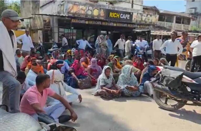 पोस्ट ऑफिस में 3 करोड़ का घोटाला, ब्रांच मैनेजर फरार—न्याय की मांग को सड़कों पर उतरे ग्रामीण