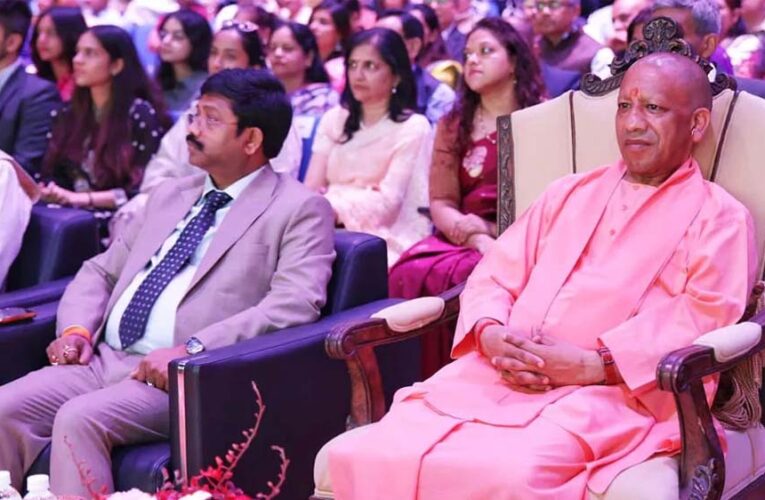 सिंगापुर में गूंजा नारा “योगी हैं तो यूपी है”