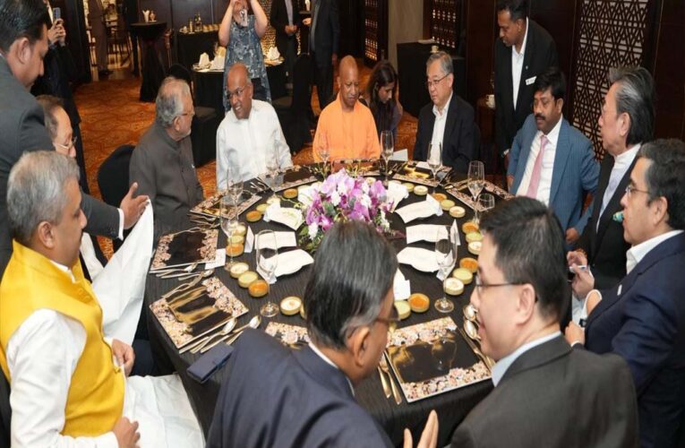 सीएम योगी ने सिंगापुर के उप-प्रधानमंत्री व गृह मंत्री से की मुलाकात, निवेश के लिए दी आमंत्रण