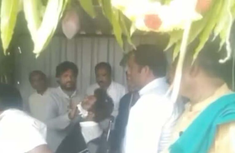 इस गांव में दलितों के बाल काटने की परंपरा खत्म, सरकार ने दिलाया समान अधिकार