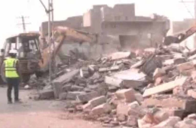 राजकोट में अतिक्रमण पर बड़ी कार्रवाई: 1400 से अधिक अवैध निर्माण ध्वस्त, लोगों में रोष