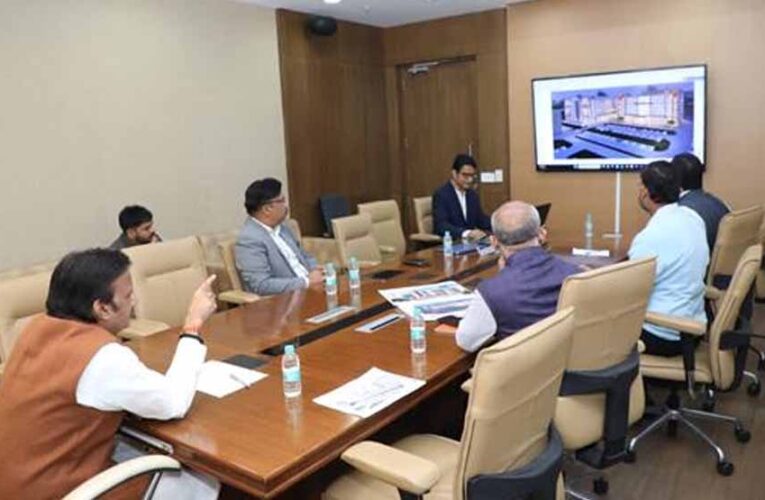 चिकित्सकीय अधोसंरचनात्मक विकास में स्टेट ऑफ़ द आर्ट सुविधाओं को करें शामिल: उप मुख्यमंत्री  शुक्ल