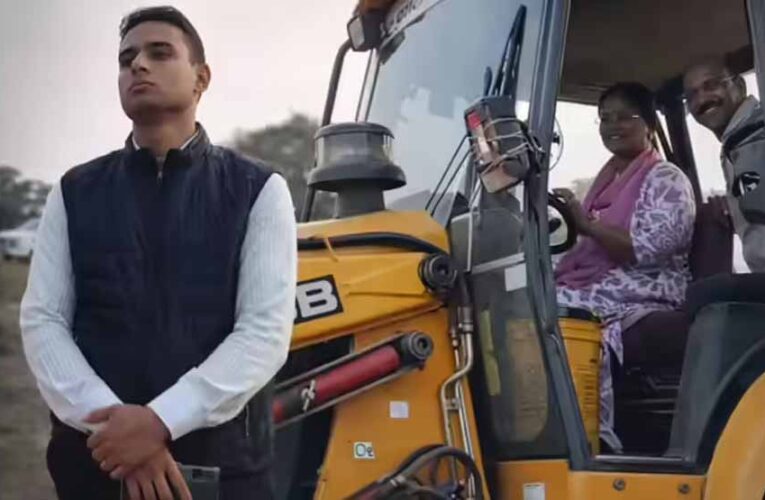 पांढुर्णा में अवैध कॉलोनियों पर बुलडोजर चला, तहसीलदार ने ट्रैक्टर चलाया और SDM ने खुद ऑपरेट की जेसीबी