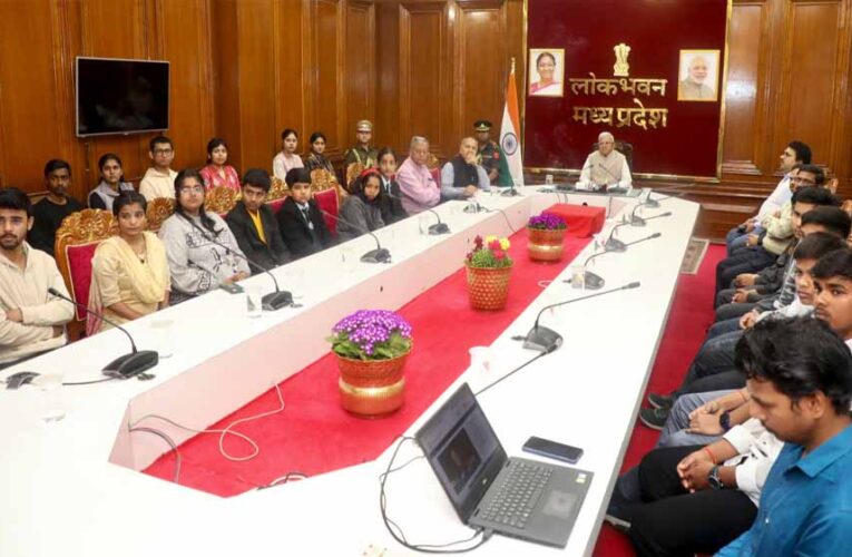 राज्यपाल  पटेल बच्चों के साथ “परीक्षा पे चर्चा” कार्यक्रम में हुए शामिल