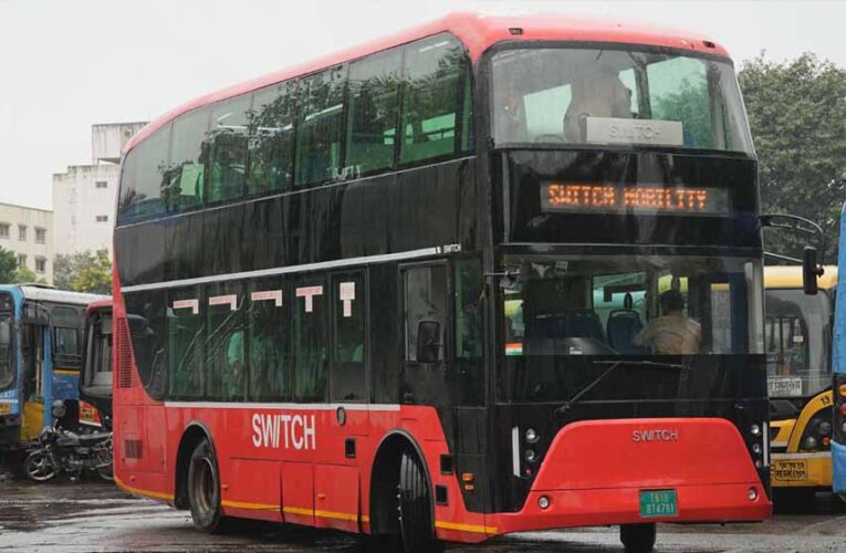 37 साल बाद दिल्ली की सड़कों पर फिर दौड़ेंगी डबल डेकर बसें, रूट और किराया जानें