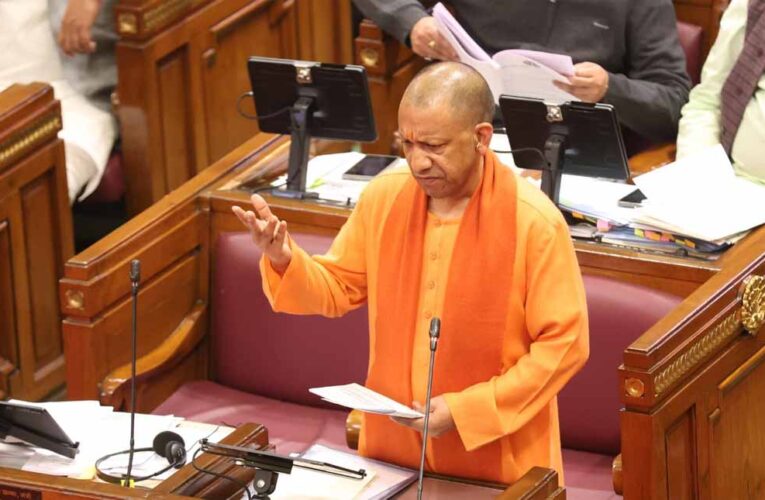 सीएम योगी का बड़ा ऐलान: शिक्षामित्रों को 18 हजार और अनुदेशकों को 17 हजार रुपये मासिक मानदेय