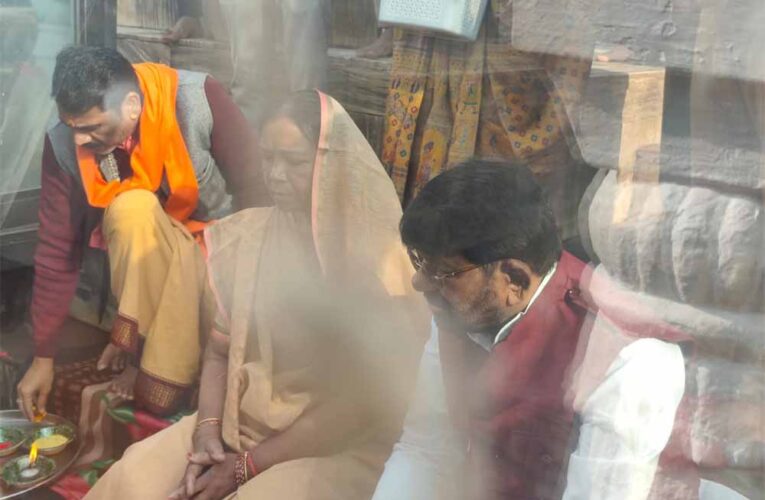 पशुपालन एवं डेयरी विभाग राज्यमंत्री  पटेल ने माँ नर्मदा का किया पूजन