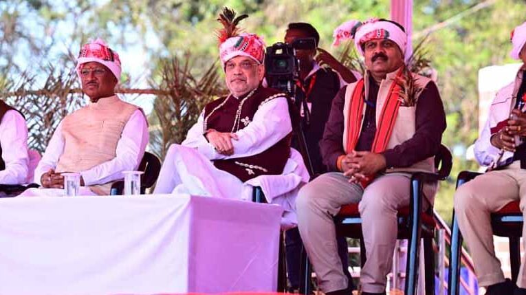 स्कूली बच्चों की प्रस्तुति से प्रभावित हुए केंद्रीय गृह मंत्री  शाह , ताली बजाकर बढ़ाया उत्साह