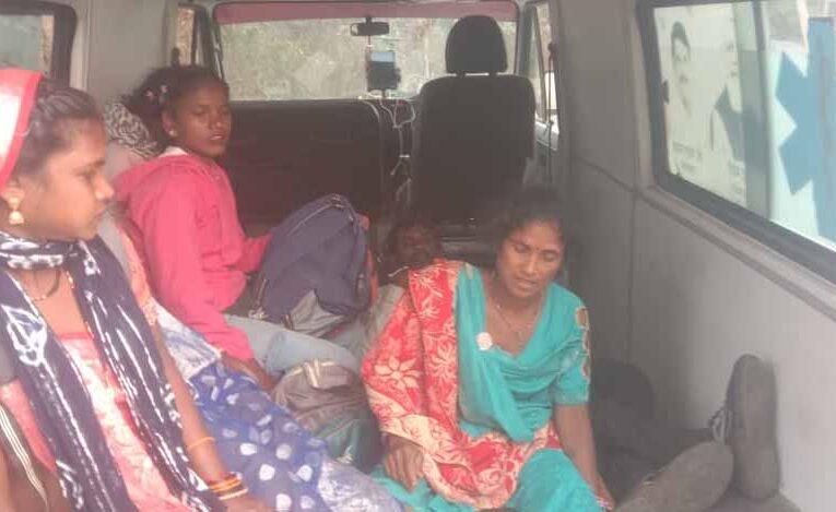 शारदा घाट अखड़ार के पास हुआ सड़क हादसा