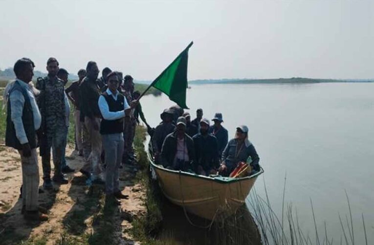 चंबल नदी जलीय जीव एवं पक्षियों की वार्षिक गणना के लिए सर्वेक्षण दल हुआ रवाना