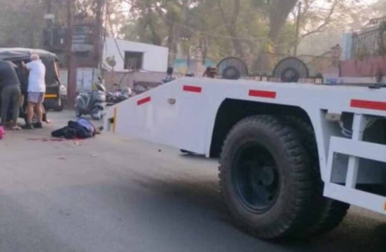 ट्रैफिक पुलिस की गाड़ी की चपेट में आए दो मासूम बच्चे, एक की मौके पर मौत