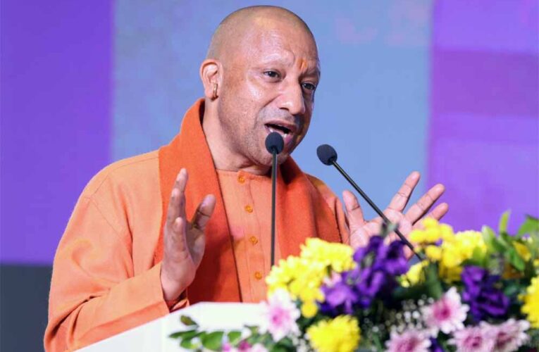 भारत किसी के आगे नहीं झुकेगा: सीएम योगी