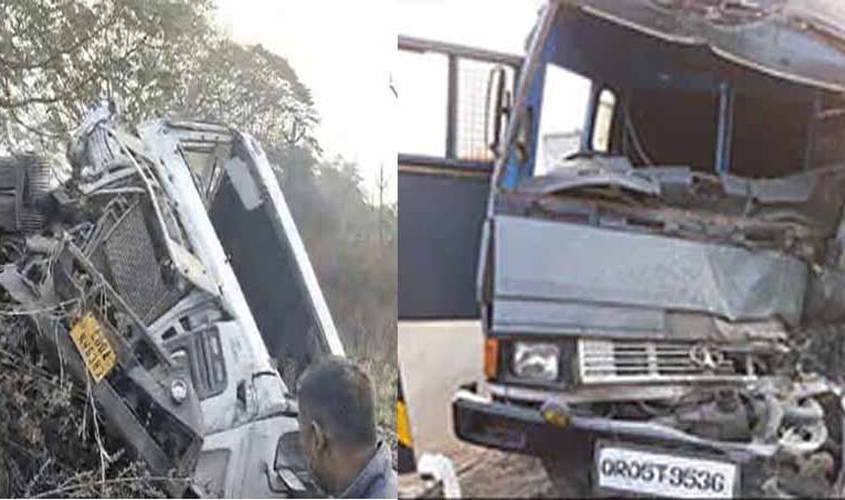 ओडिशा में ट्रेलर ने पुलिस की गाड़ी को मारी टक्कर, 5 जवानों की मौत और 3 की हालत नाजुक