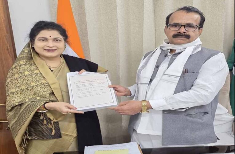 केंद्रीय राज्यमंत्री कुरियन से राज्यमंत्री  कृष्णा गौर ने की भेंट