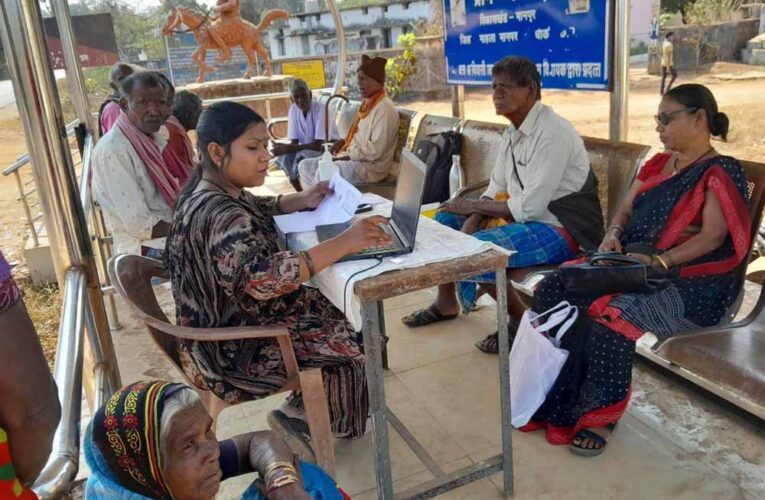 जिले के अंतिम छोर बोड़ेगाँव पहुँचा ‘सर्विस ऑन व्हील्स’ सेवा रथ, 137 हितग्राहियों को मिला लाभ