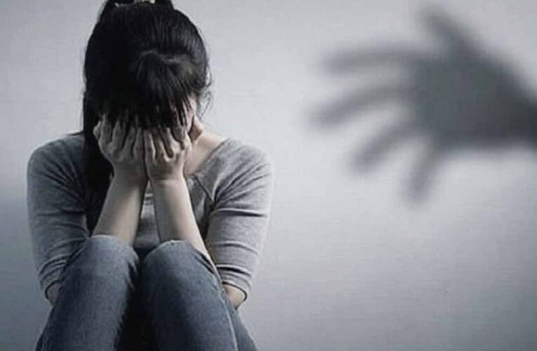 इंदौर मामला: कोचिंग सेंटर में छात्रा से छेड़छाड़ का आरोप, गुस्साए परिजनों ने मैनेजर को पीटा