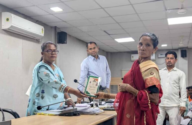 जनदर्शन में मिली त्वरित राहत: लगनी बाई को मिला राशन कार्ड