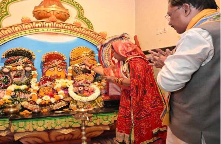 62वें जन्मदिवस पर मुख्यमंत्री विष्णुदेव साय ने जगन्नाथ मंदिर में पूजा-अर्चना कर प्रदेशवासियों के सुख-समृद्धि की कामना की