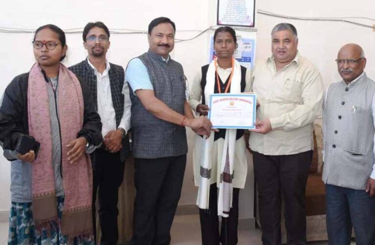 राज्य स्तर पर चमकी छात्रा सुधा सिंह: हैमर थ्रो में तीसरा स्थान, पर्यटन मंत्री राजेश अग्रवाल ने किया सम्मान