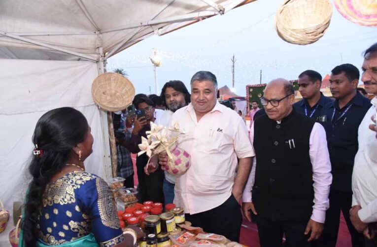 त्रिवेणी संगम पर राजिम कुंभ कल्प 2026 की तैयारियां, मंत्री राजेश अग्रवाल ने संतों से संवाद किया