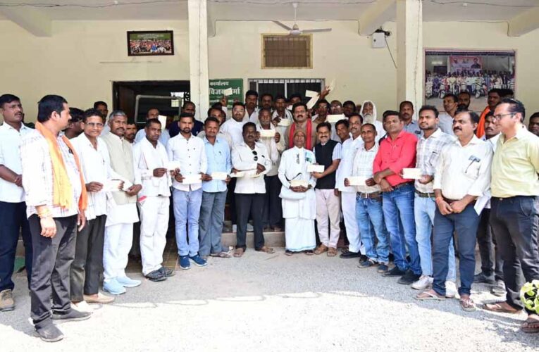 उपमुख्यमंत्री ने कबीर कुटियों को वाद्ययंत्रों के लिए 4.25 लाख रूपए का किया वितरण