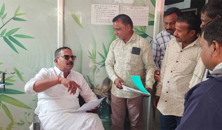 देश के अनोखे और अकेले विधायक, जो हर मंगलवार जनता की समस्याएँ सुनते हैं