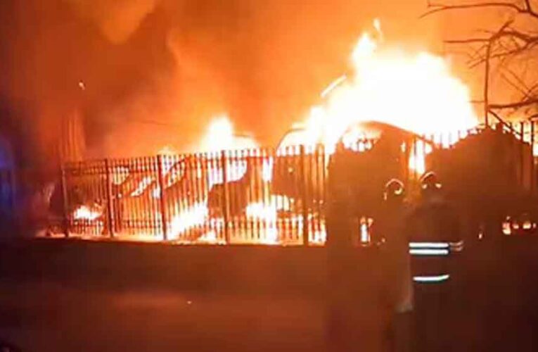 मच्छरों से बचने की कोशिश बनी मौत का कारण! बस में अगरबत्ती जलाकर सोया कंडक्टर जिंदा जला