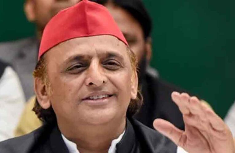 100 MLA लाओ, CM बन जाओ—विदेश दौरे पर योगी को लेकर अखिलेश यादव का तंज, किसे दिया ऑफर?