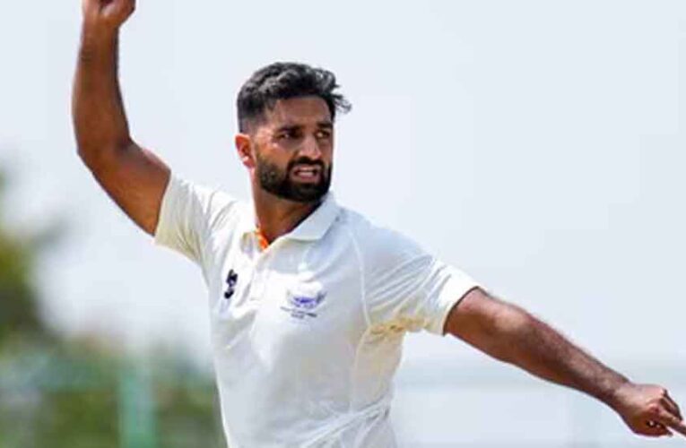 आकिब नबी डार कौन हैं? रणजी ट्रॉफी 2025-26 में ‘प्लेयर ऑफ द सीरीज’ बनकर चमके, IPL में भी कमा चुके करोड़ों