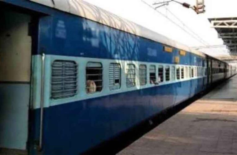 भोपाल एक्सप्रेस में अफरा-तफरी: ट्रेन छूटते ही अनाउंसमेंट—‘बी-2 कोच में आग’, घबराकर कूदे यात्री