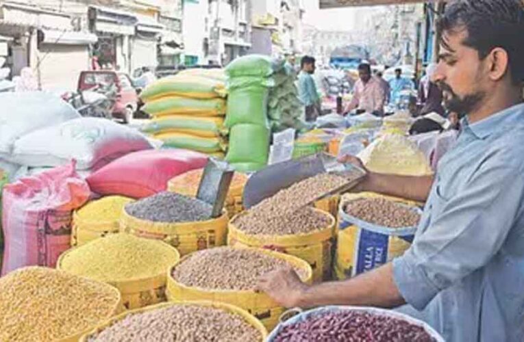 पड़ोसी देश में दाल संकट गहराया, आम लोगों की थाली से गायब हो रही जरूरी चीज