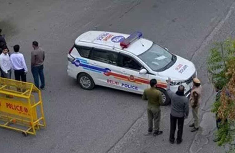 दिल्ली के दो स्कूलों को बम से उड़ाने की धमकी, ई-मेल से मचा हड़कंप, सुरक्षा एजेंसियां अलर्ट