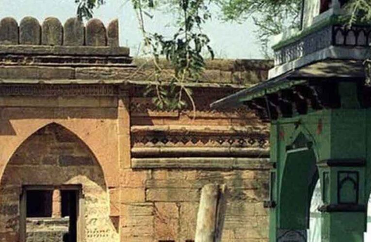 कमाल मौला मस्जिद विवाद: हिंदू प्रतीकों पर उठा सवाल, मुस्लिम पक्ष ने दी ये सफाई