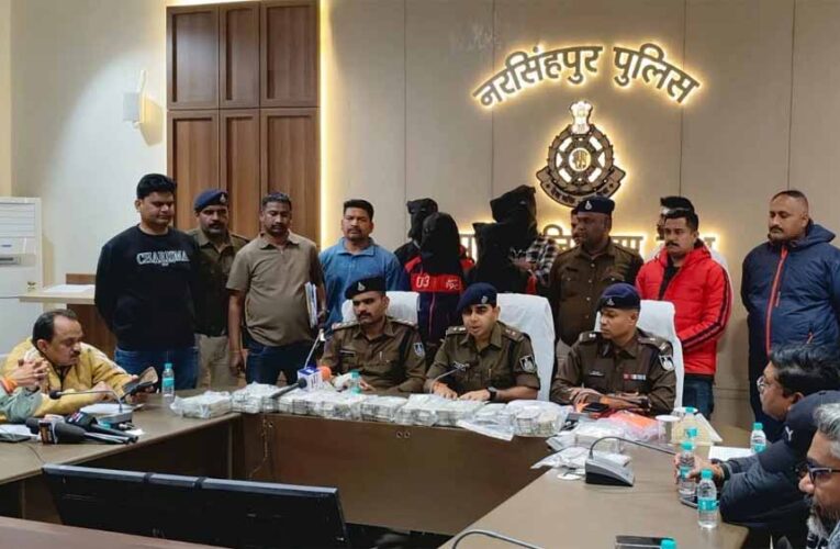 अंदरूनी साजिश का पर्दाफाश: होटल कर्मचारी ने रची 75 लाख की लूट, 4 धराए