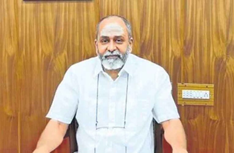 मंच से जस्टिस का बयान: जो गुरुओं का सम्मान नहीं करता, वो बदमाश है