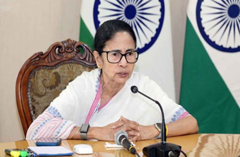 बंगाल SIR विवाद: सुप्रीम कोर्ट की एंट्री पर TMC खुश, चुनाव आयोग पर साधा निशाना